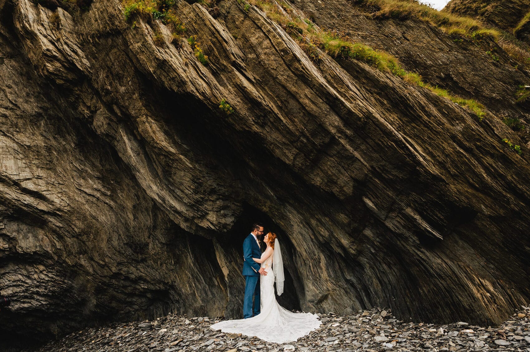 The cliff face and Bride and groom at Tunnels Beaches Wedding venue