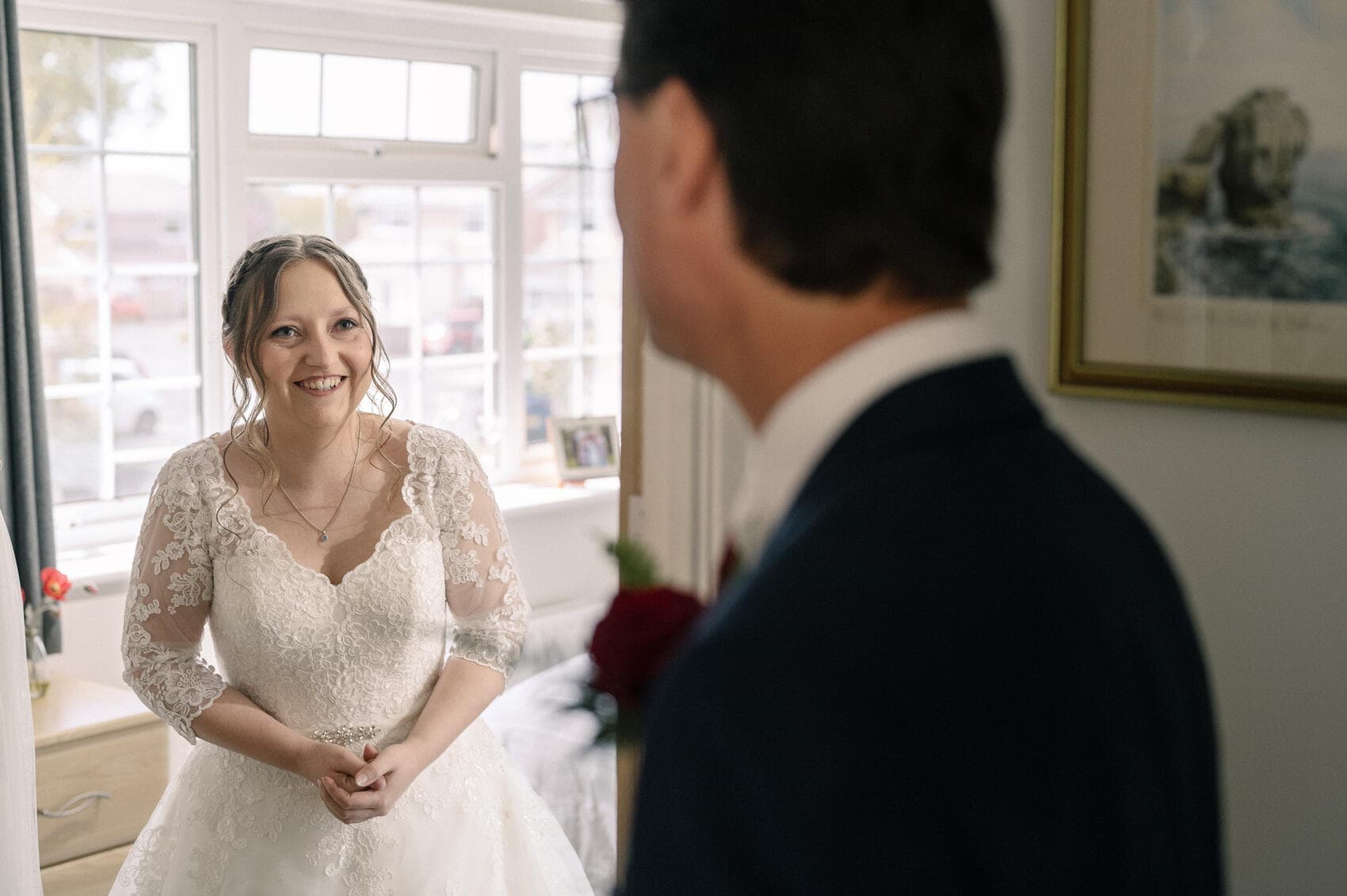 Happy bride sees his daughter